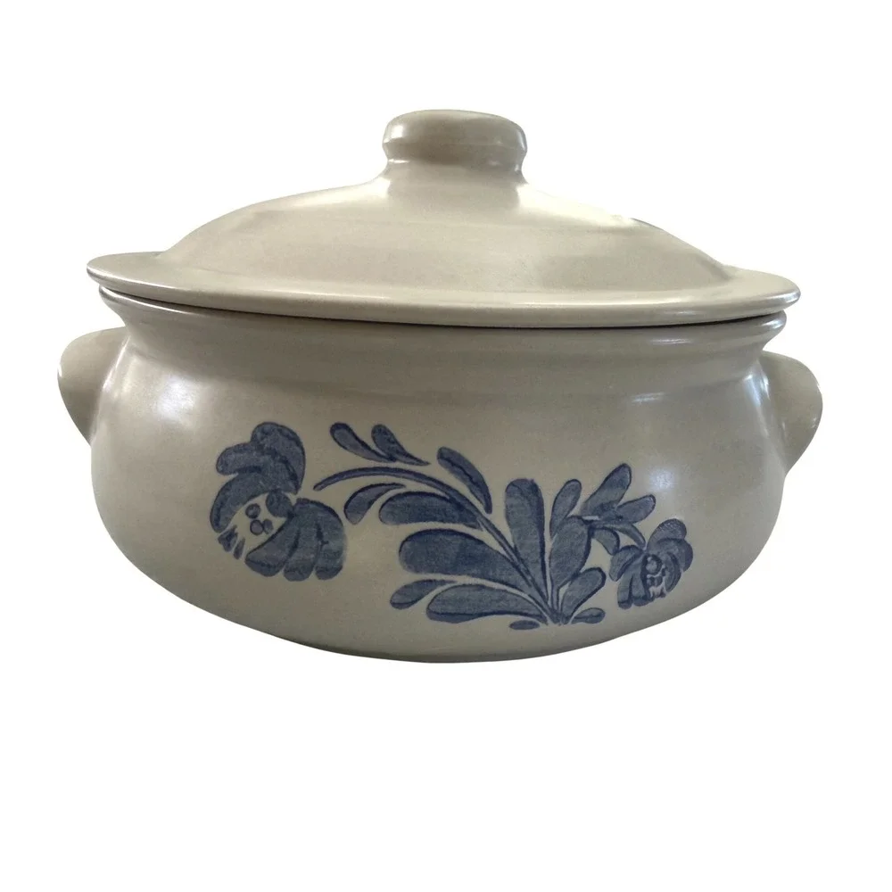 Vintage Pfaltzgraff Yorktowne Covered Casserole Dish Blue Floral Stoneware 2 Qt‎